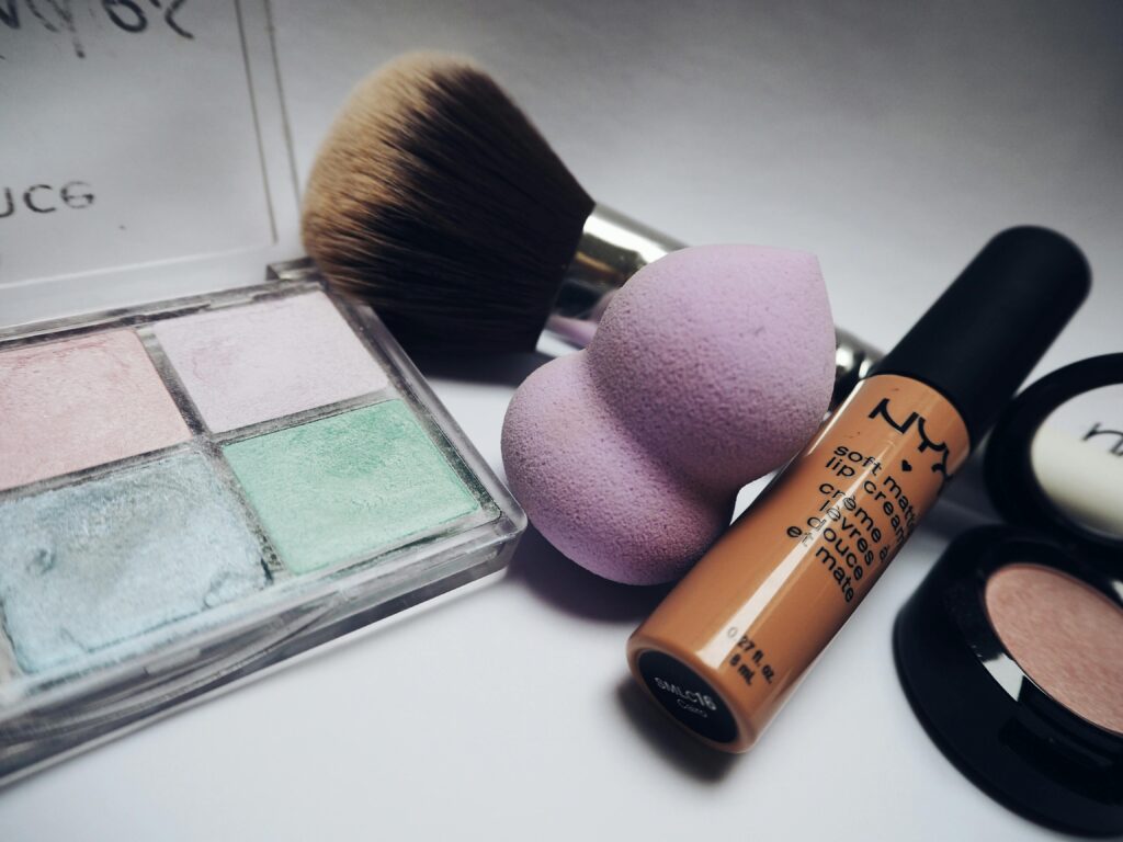 pexels-photo-234220-234220-1 A flat lay showcasing various makeup essentials including brushes, sponges, and cosmetics.
